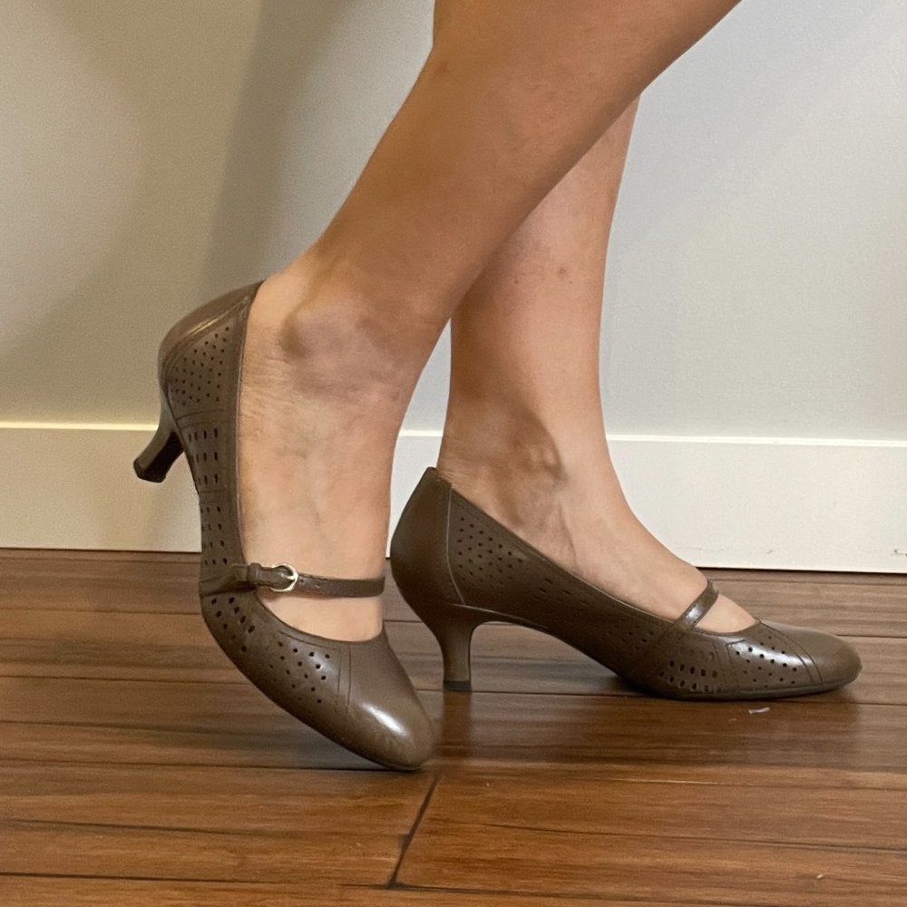 Naturalizer Taupe Kitten Heel Mary Janes -7.5-